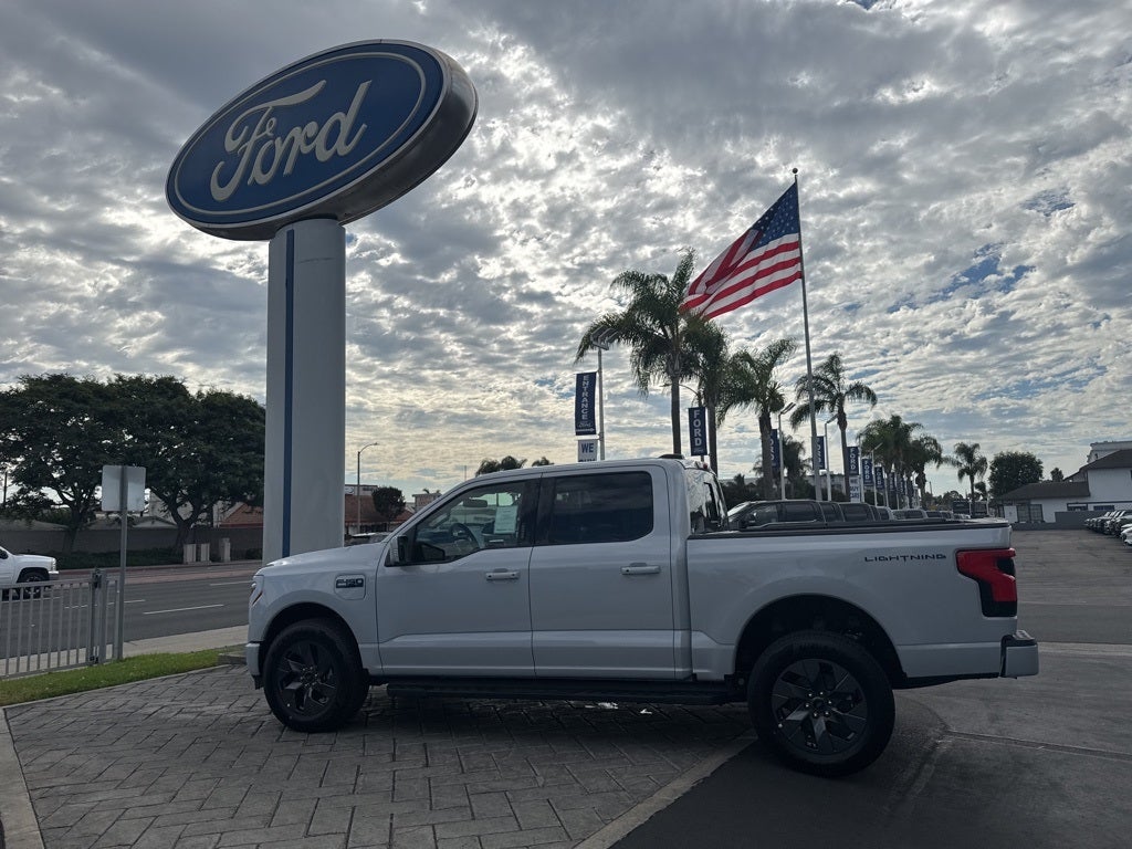 2025 Ford F-150 Lightning Lariat