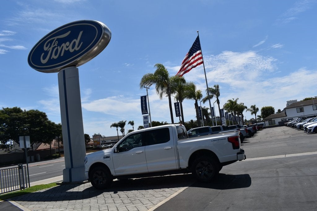2025 Ford F-150 Lightning Lariat