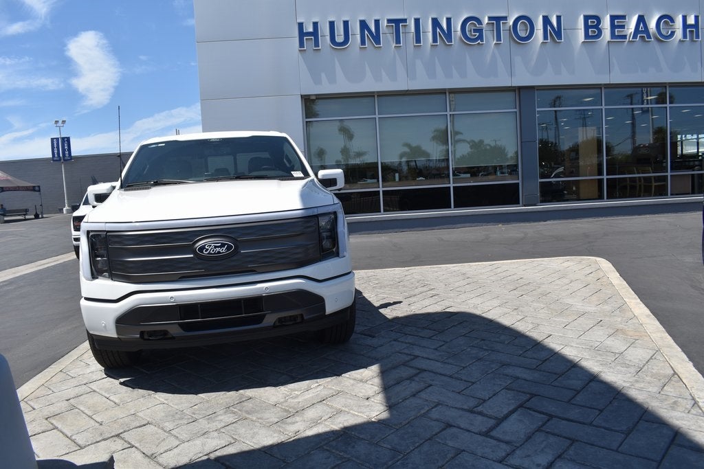 2025 Ford F-150 Lightning Lariat