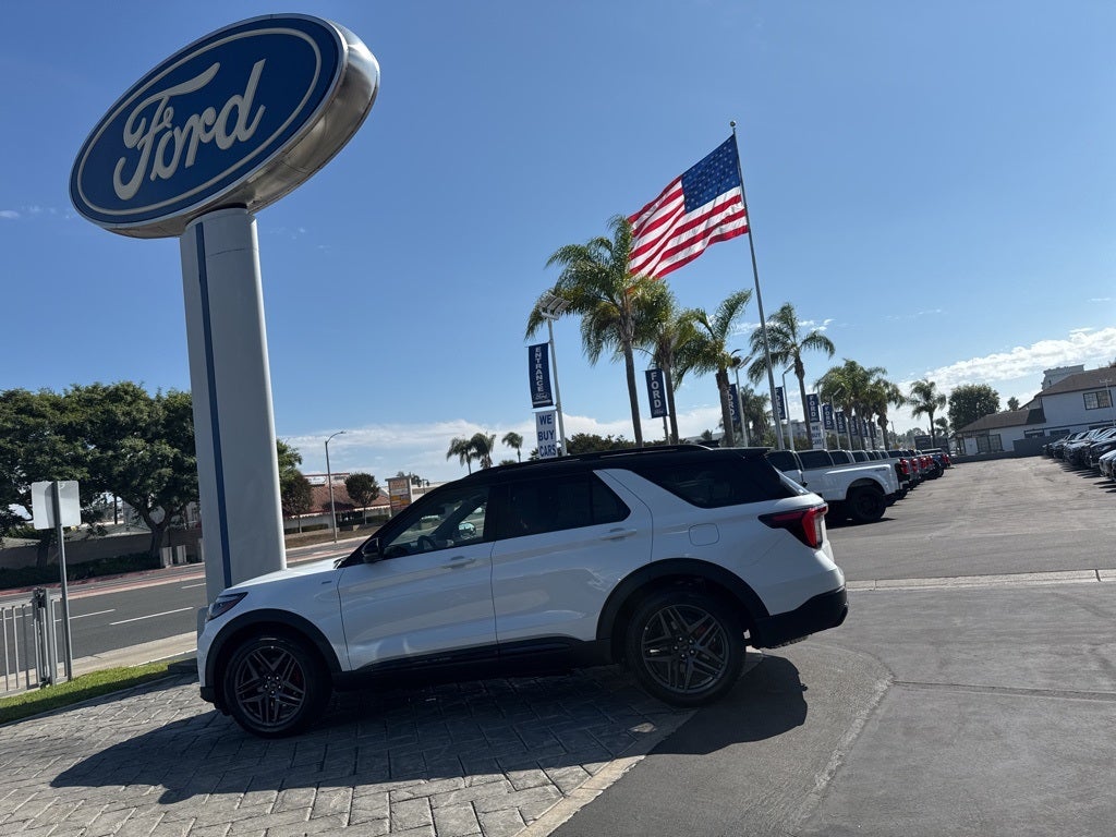 2025 Ford Explorer ST-Line