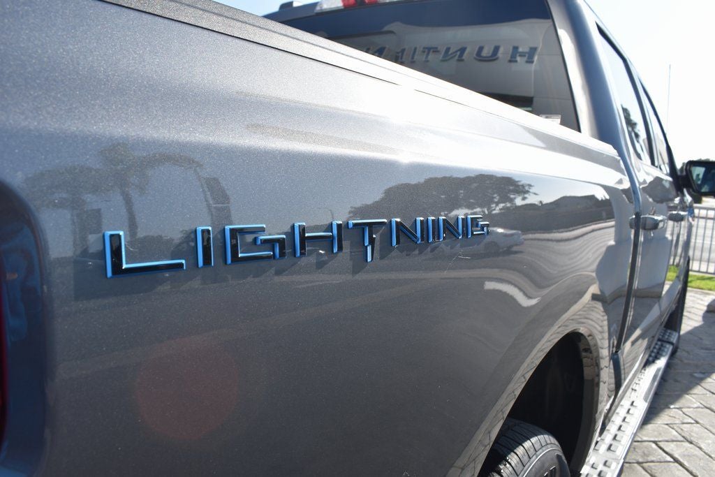 2025 Ford F-150 Lightning Lariat