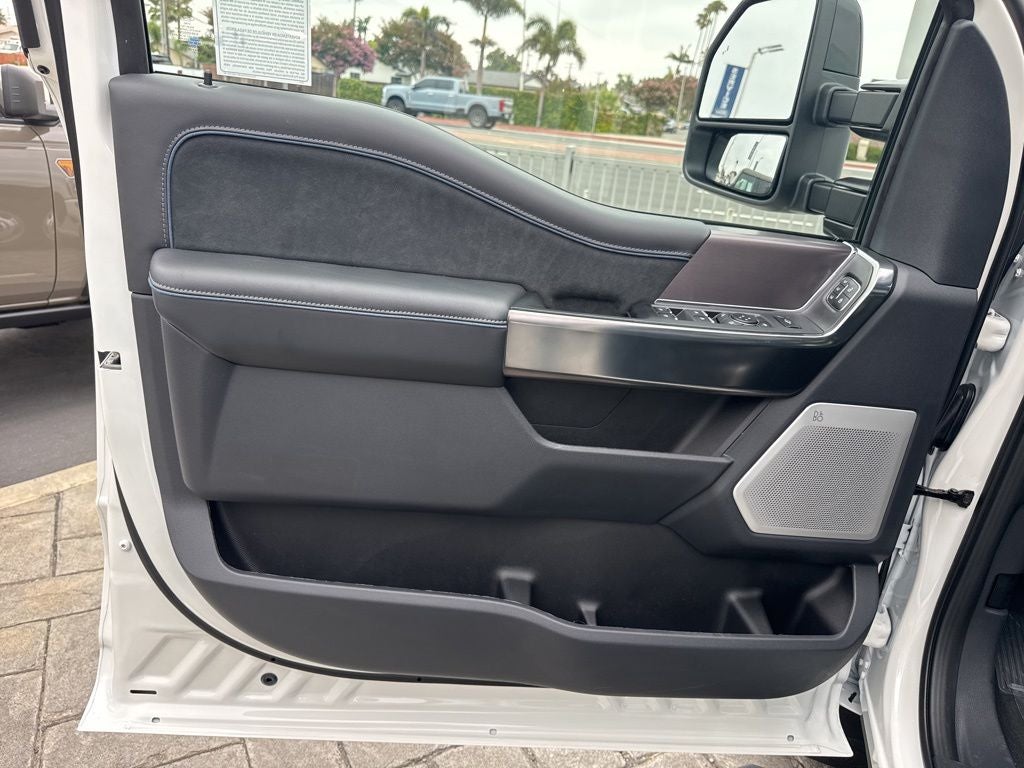 2026 Ford F-350SD Platinum DRW