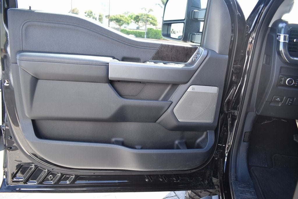 2025 Ford F-350SD Lariat DRW