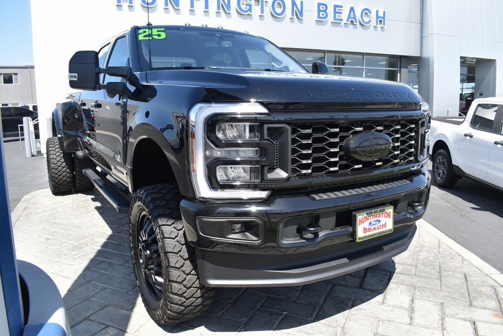 2025 Ford F-350SD Lariat DRW