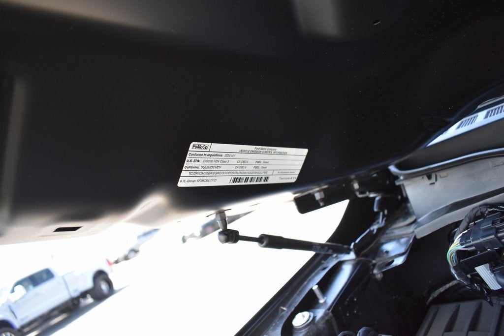 2025 Ford F-350SD Lariat DRW