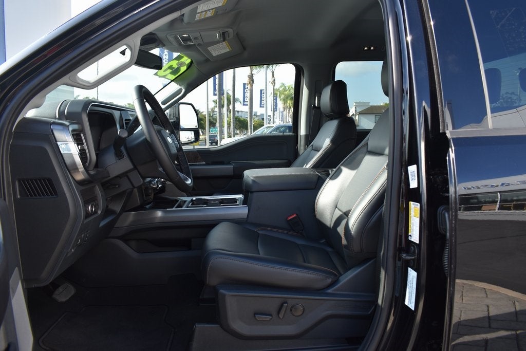 2025 Ford F-350SD Lariat DRW