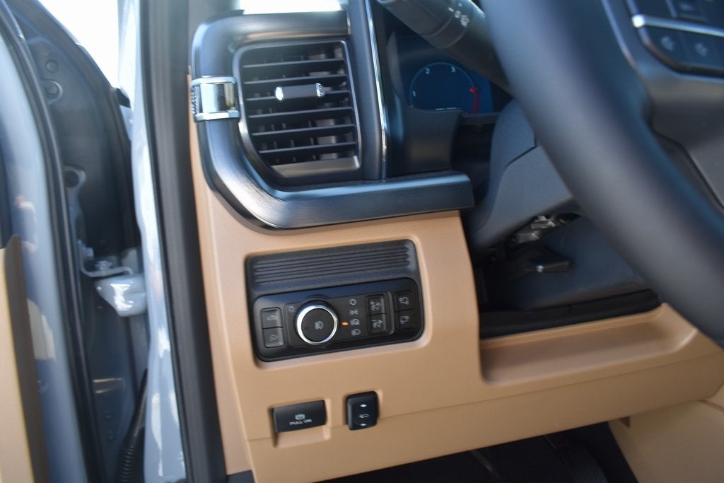 2025 Ford F-450SD Lariat DRW