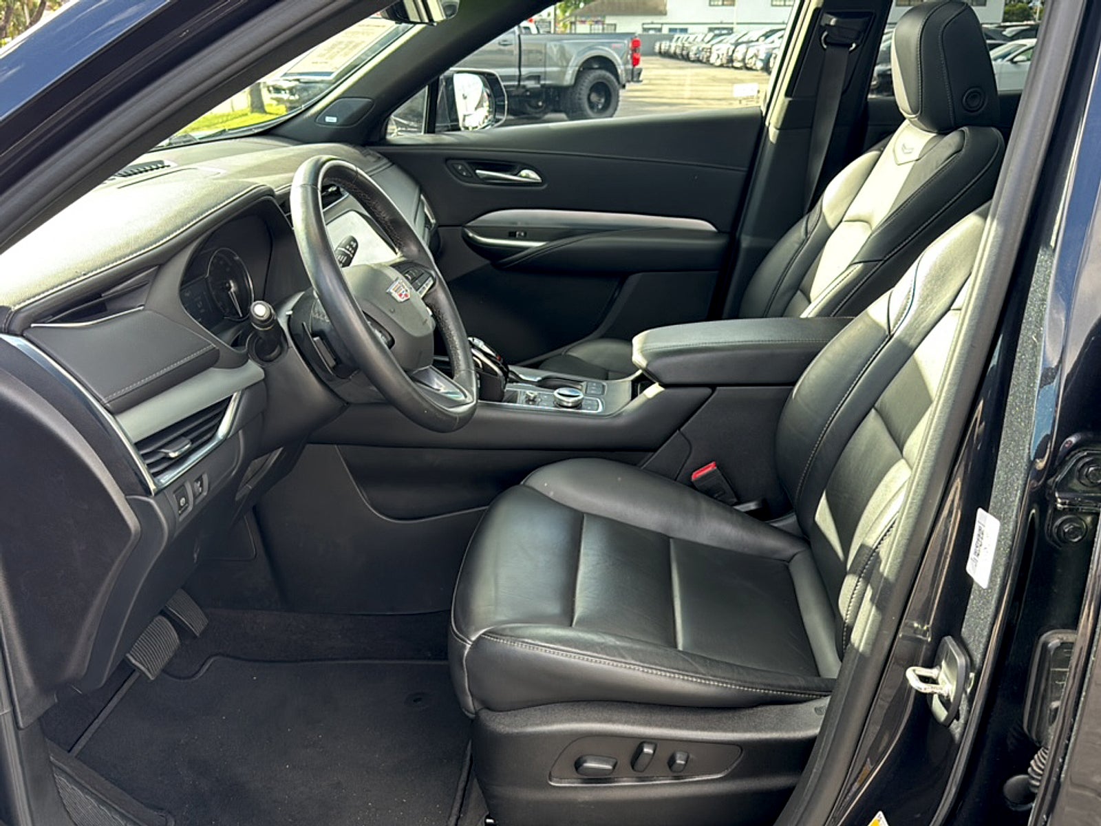 2022 Cadillac XT4 FWD Premium Luxury