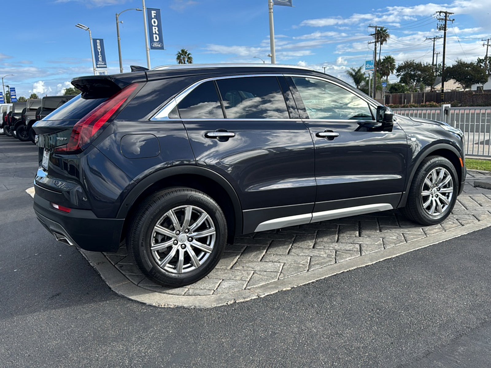 2022 Cadillac XT4 FWD Premium Luxury