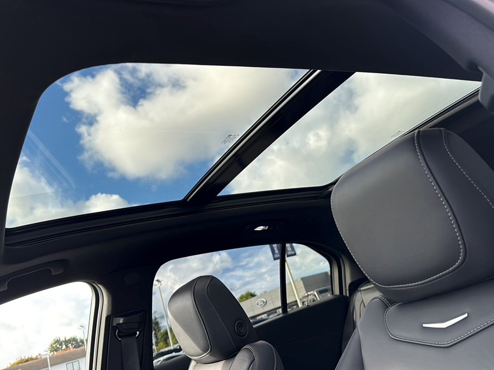 2022 Cadillac XT4 FWD Premium Luxury