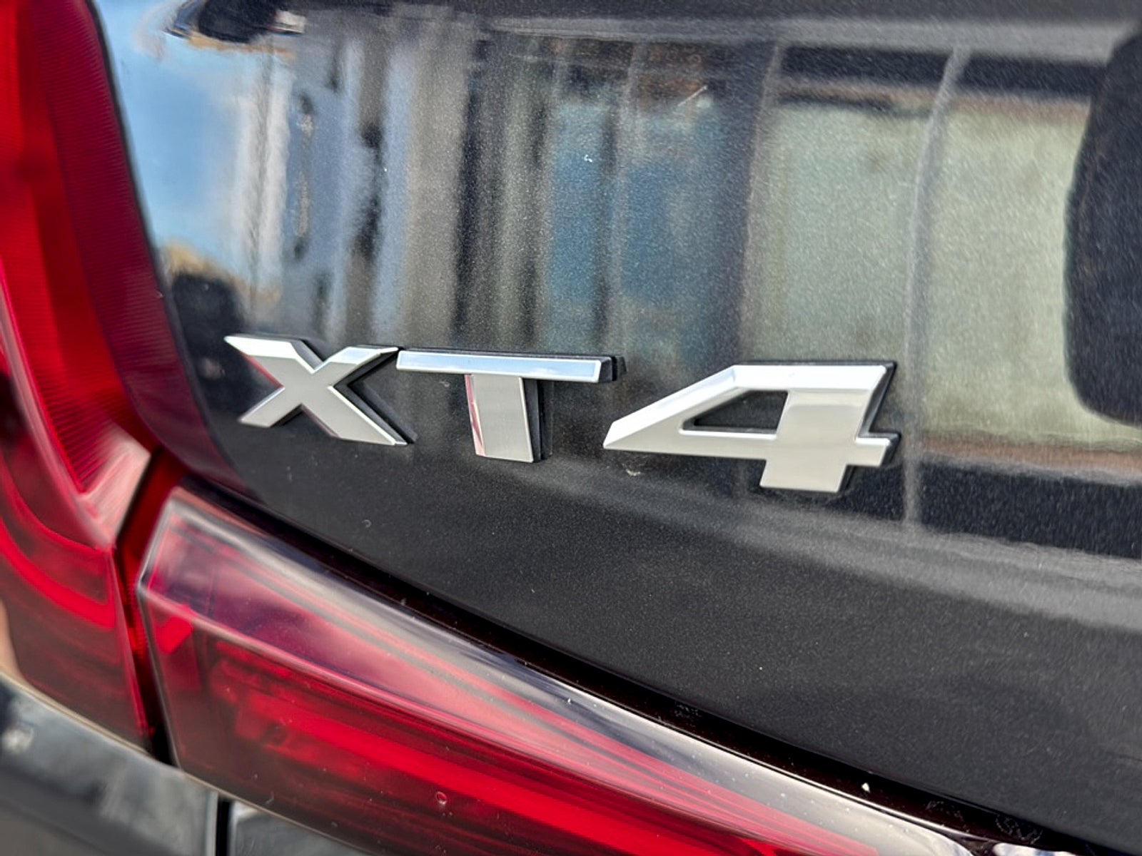 2022 Cadillac XT4 FWD Premium Luxury