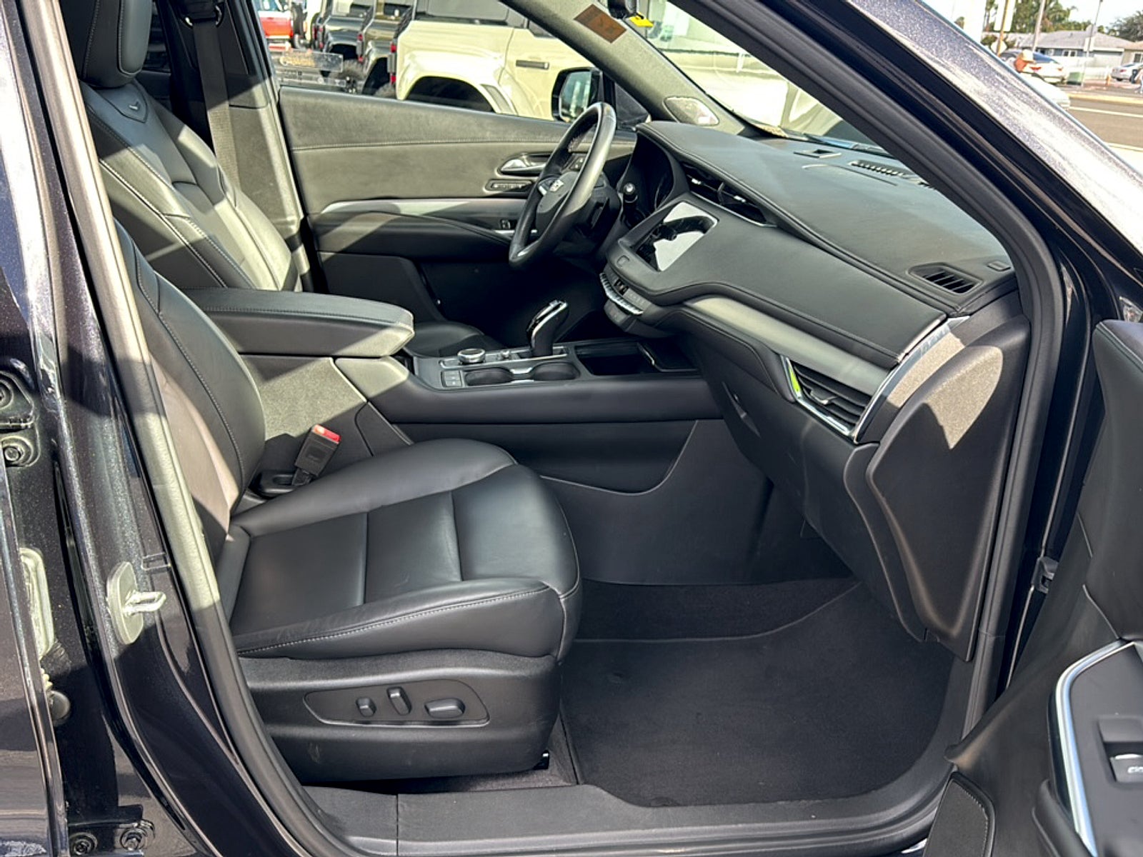2022 Cadillac XT4 FWD Premium Luxury