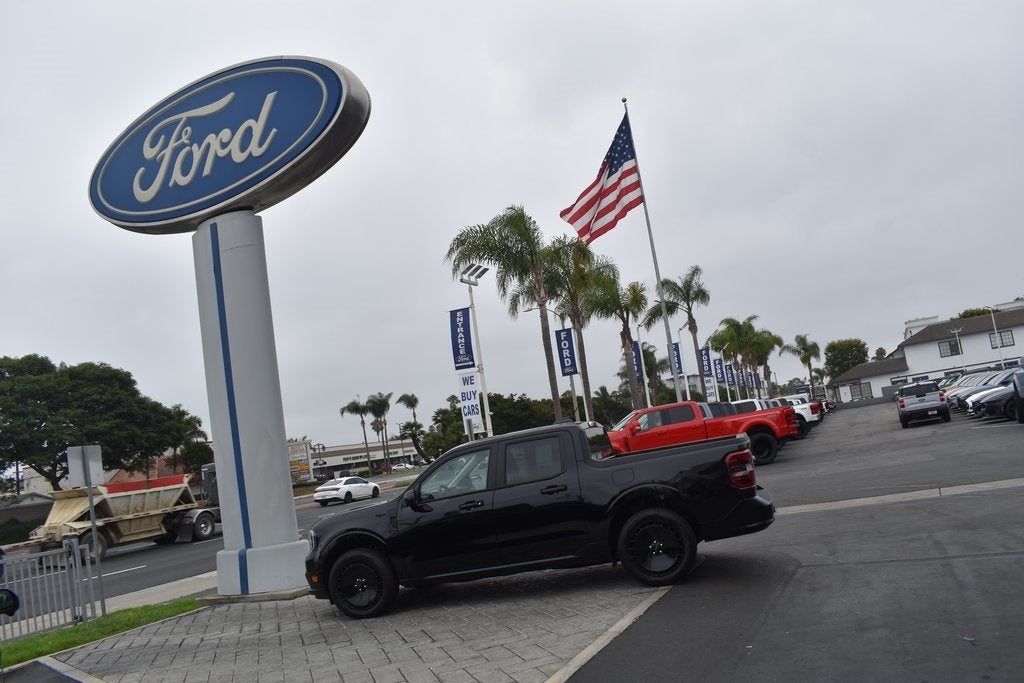 2025 Ford Maverick Lobo Standard