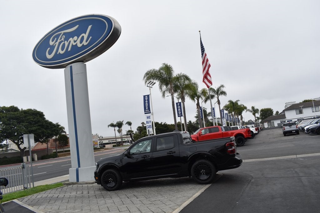 2025 Ford Maverick Lobo Standard