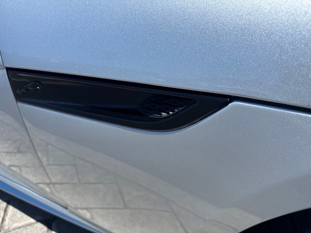 2022 Jaguar F-TYPE R