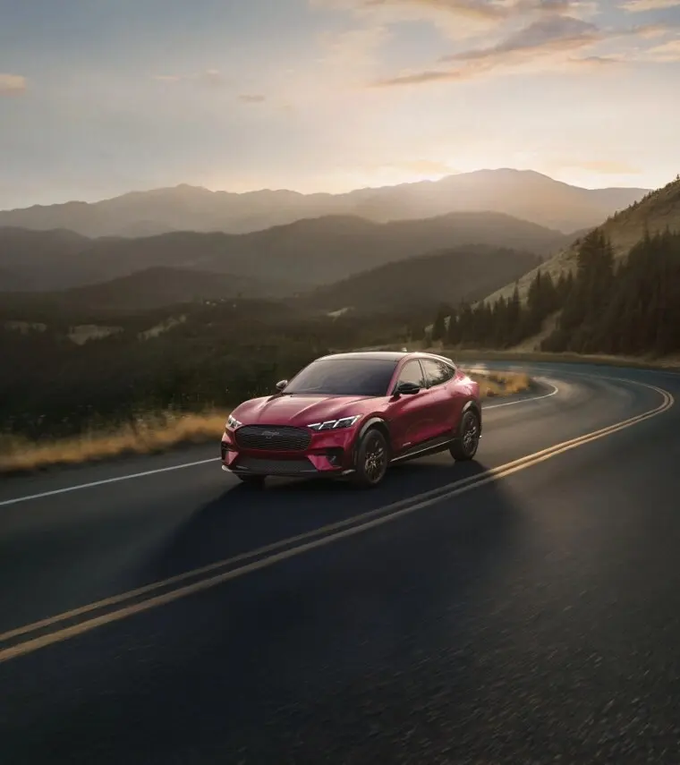 This image presents the hands-free highway driving experience. 